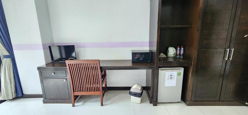 Diamond Crown Hotel - image 8