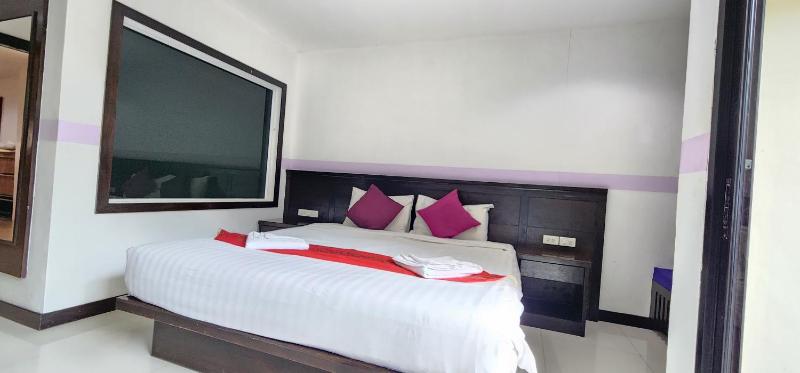 Diamond Crown Hotel - image 10