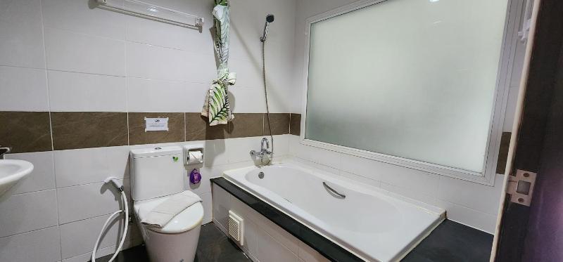Diamond Crown Hotel - image 16