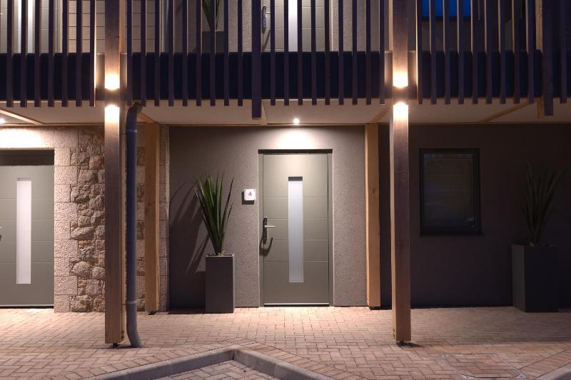 One-Bedroom Apartment image 2