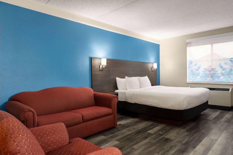 One-Bedroom Executive King Room - Non-Smoking image 2