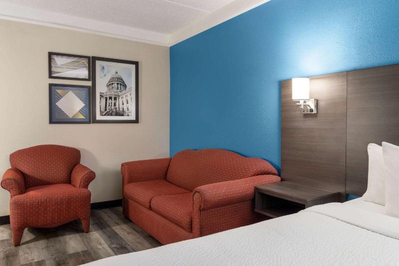 One-Bedroom Executive King Room - Non-Smoking image 3