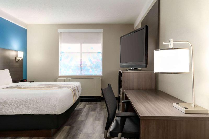 One-Bedroom Executive King Room - Non-Smoking image 4