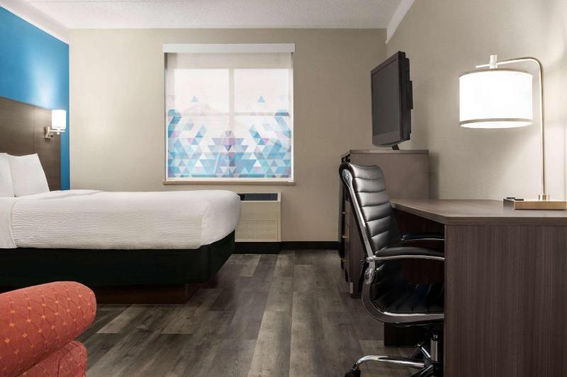 One-Bedroom Executive King Room - Non-Smoking image 4