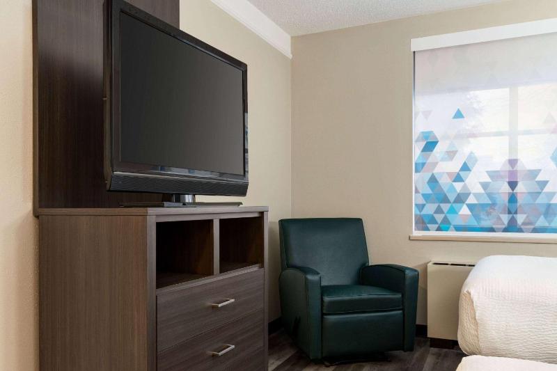 One-Bedroom Suite with Two Double Beds - Non-Smoking image 4