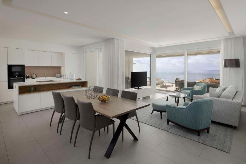 Deluxe Two-Bedroom Suite (2 Adults + 3 Children) image 1
