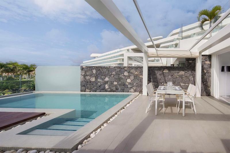 One-Bedroom Villa with Private Pool (2 Adults + 1 Child) image 1