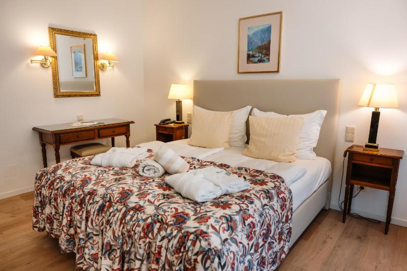 Large Double Room image 3