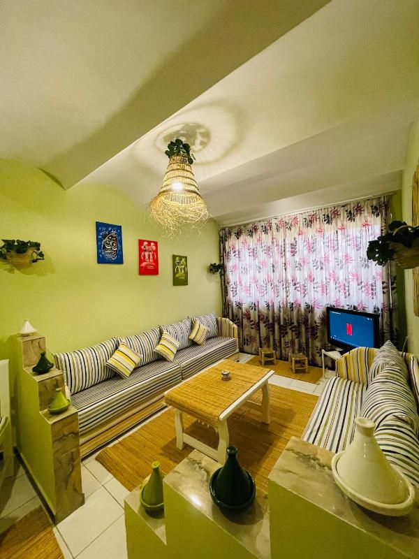 Charming Getaway in Casablanca Maroc Cozy Home with Thoughtful Amenities - image 5
