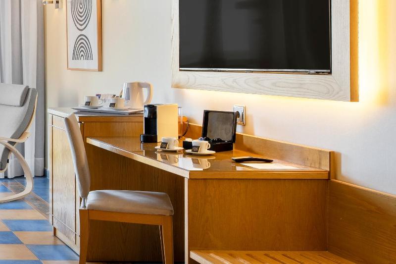 Junior Suite with Sea View image 1