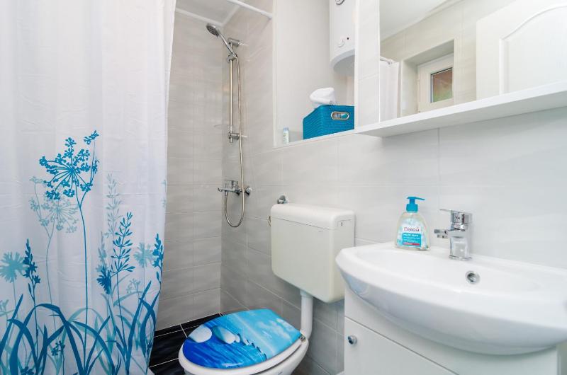 Single Room with Terrace and Sea View image 3