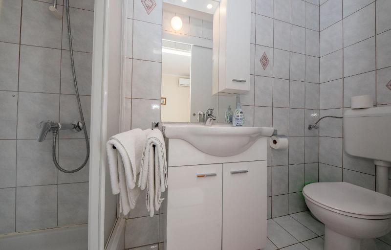 Double Room with Balcony and Sea View image 4
