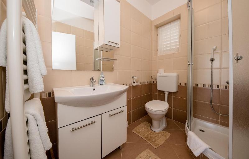 One-Bedroom Apartment image 2