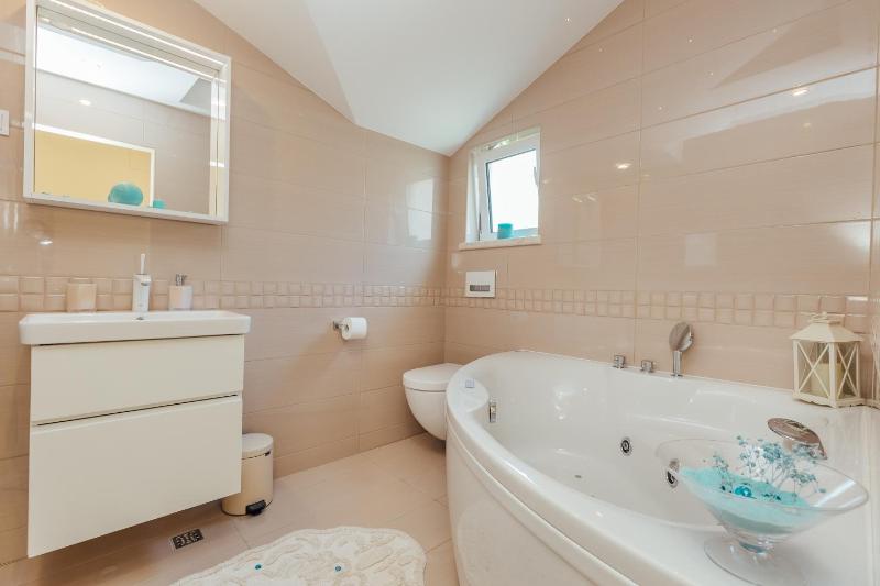 Two bedroom apartment with Balcony image 4