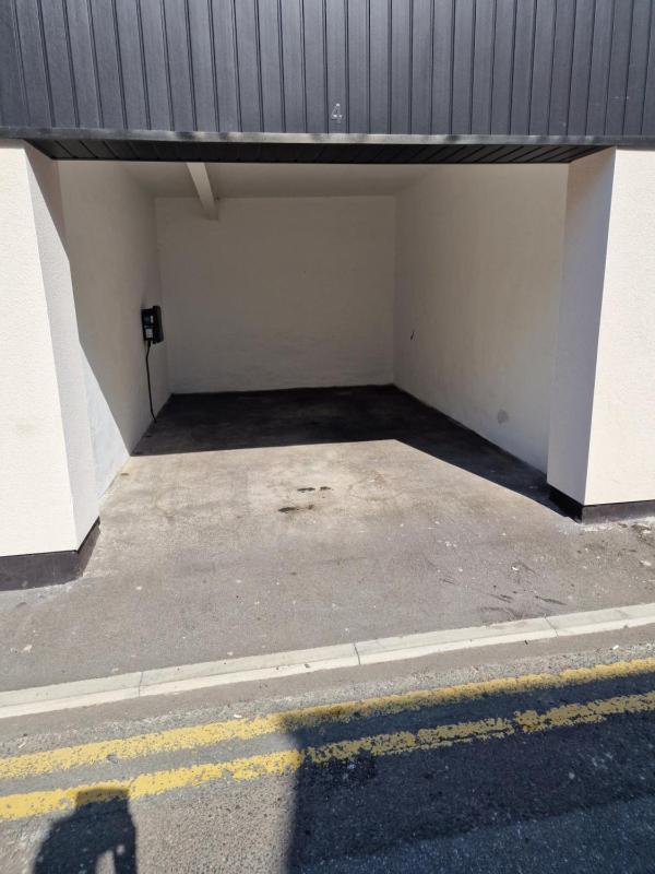 Town Centre Duplex 4 - image 8