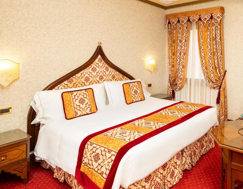 Classic Double Room image 2