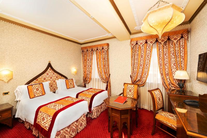 Superior Double Room image 3