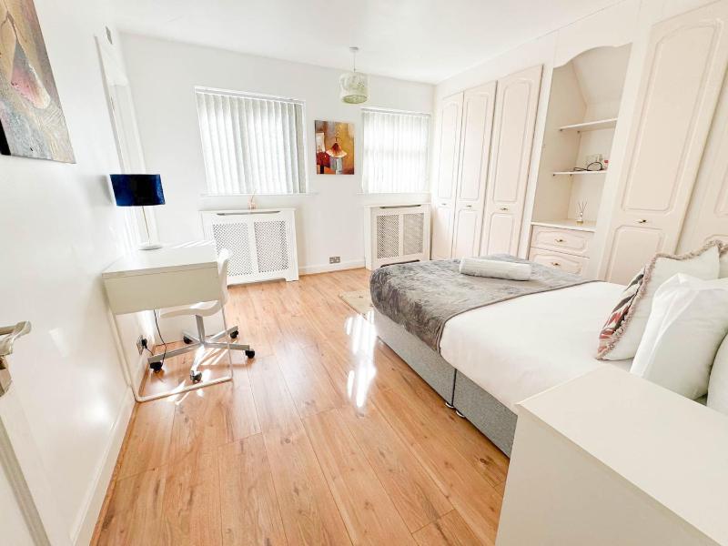 Large 8 Bedroom House in Edgbaston - image 34