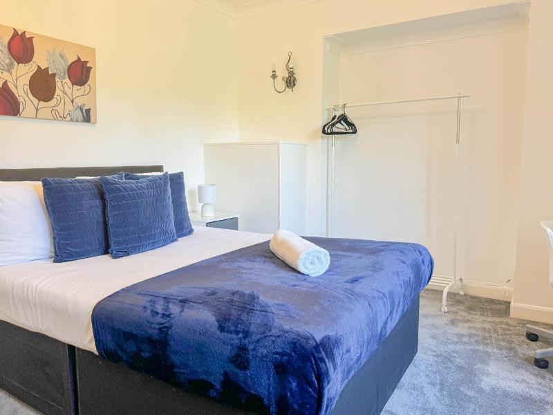 Large 8 Bedroom House in Edgbaston - image 35