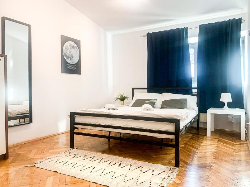 Double Room with Shared Bathroom image 3