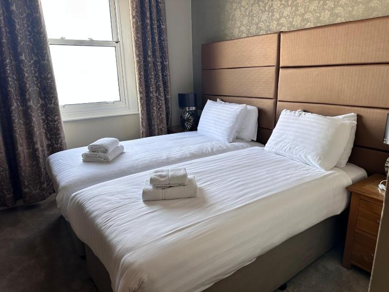 Twin Room with Sea View image 2