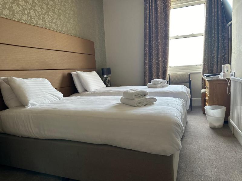 Twin Room with Sea View image 3