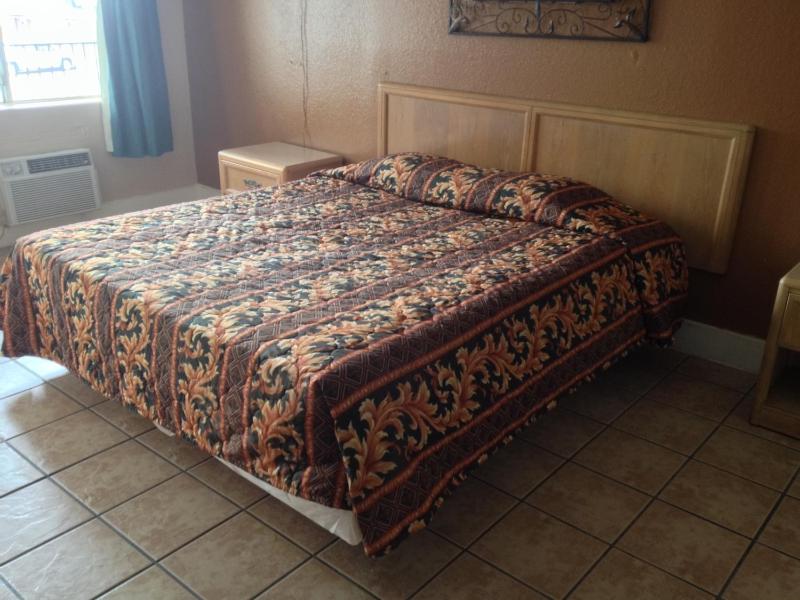 Austin Motor Inn - image 2