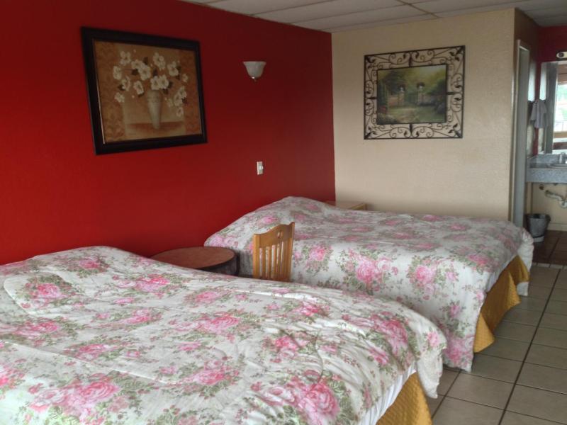Austin Motor Inn - image 7