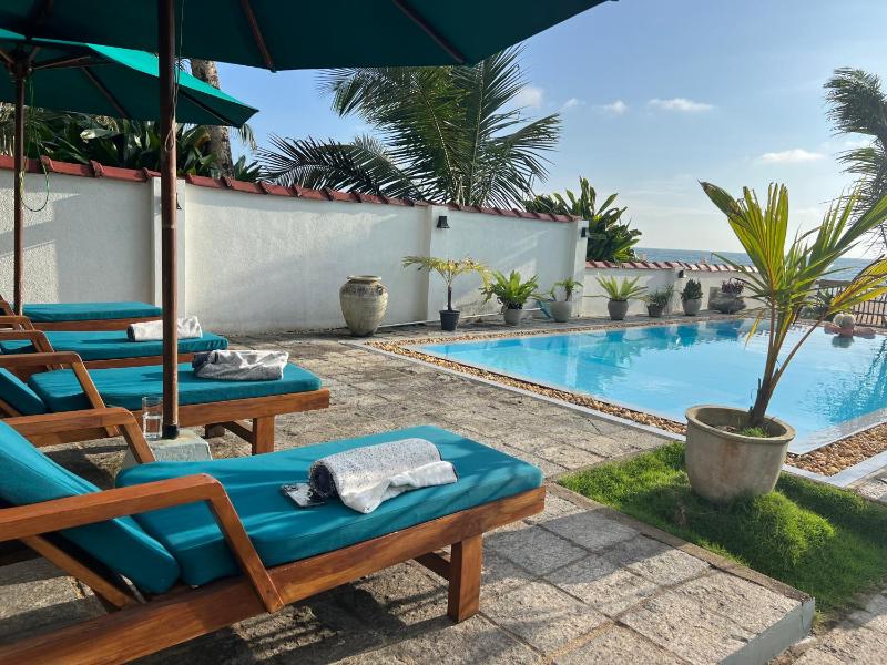 Blue Peacock Beach House - image 2