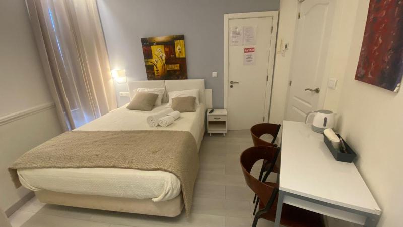 Double Room image 4