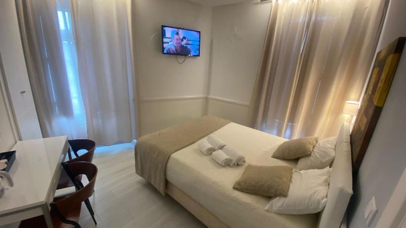 Double Room image 2