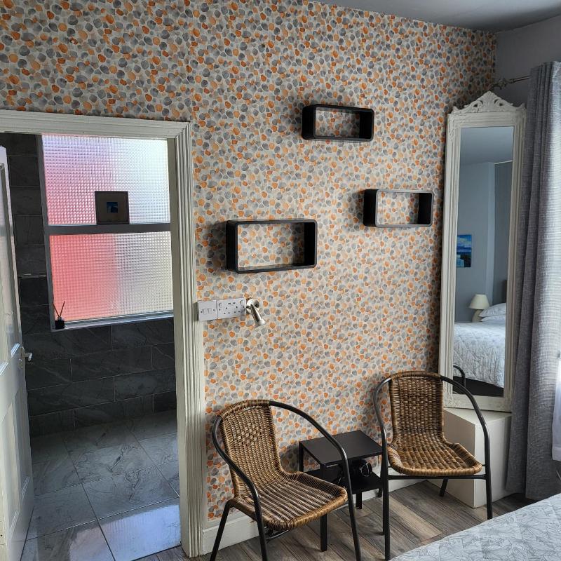 Double Room with Private Bathroom image 3