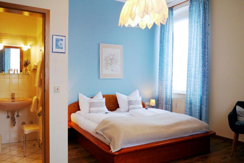 Double Room image 1