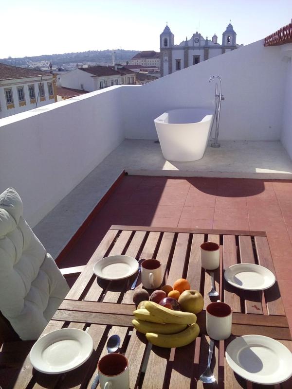 Studio with Balcony image 4