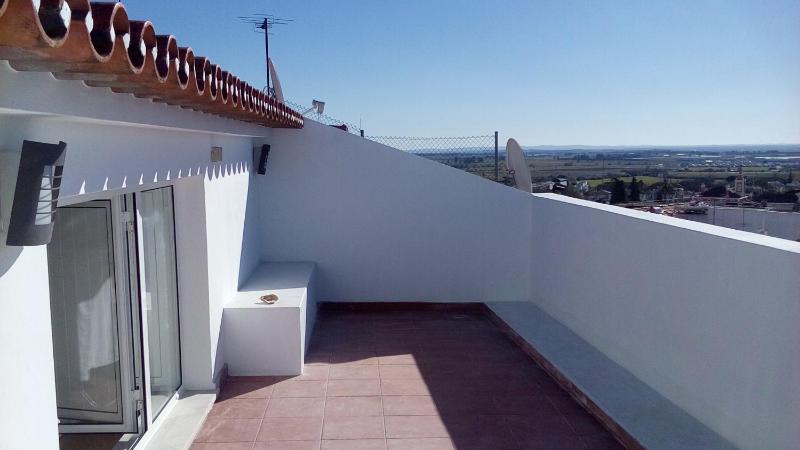 Studio with Balcony image 3