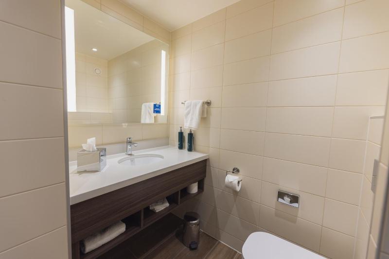 Twin Room image 2