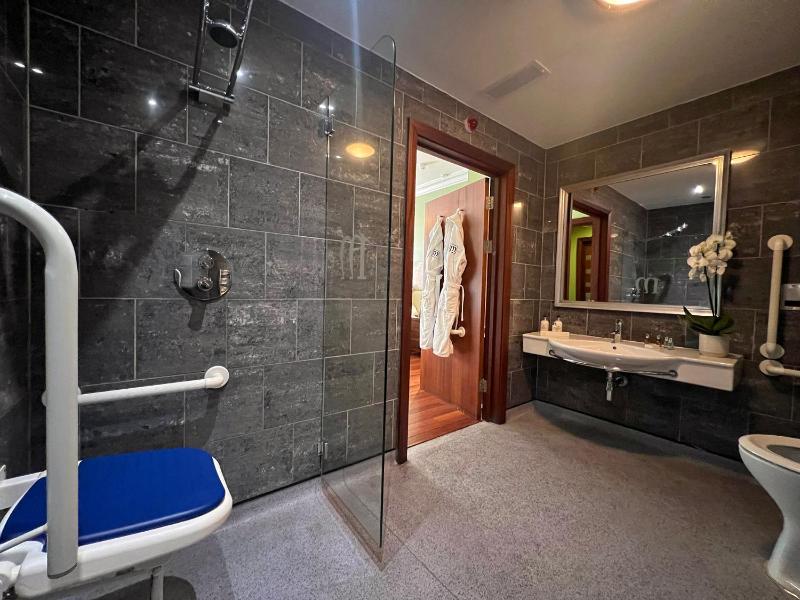 Superior King Room - Disability Access - Townhouse image 4