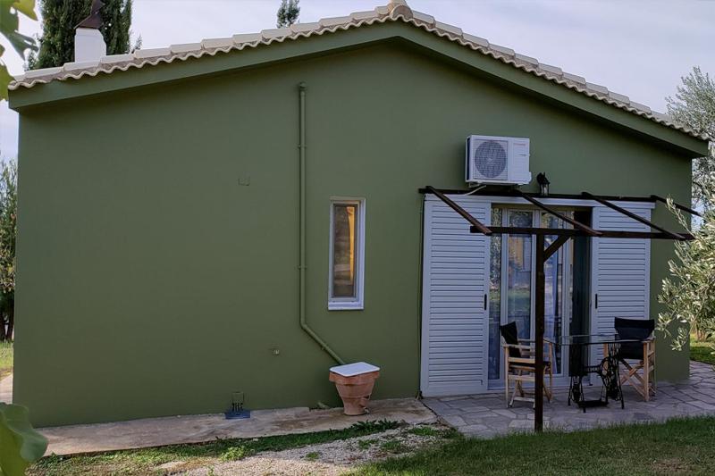 Bungalow with Garden View image 4