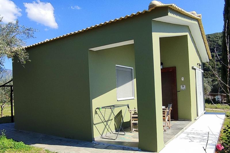 Bungalow with Garden View image 3