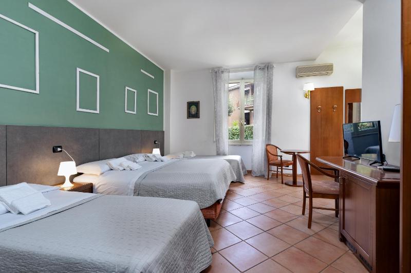 Quadruple Room image 1