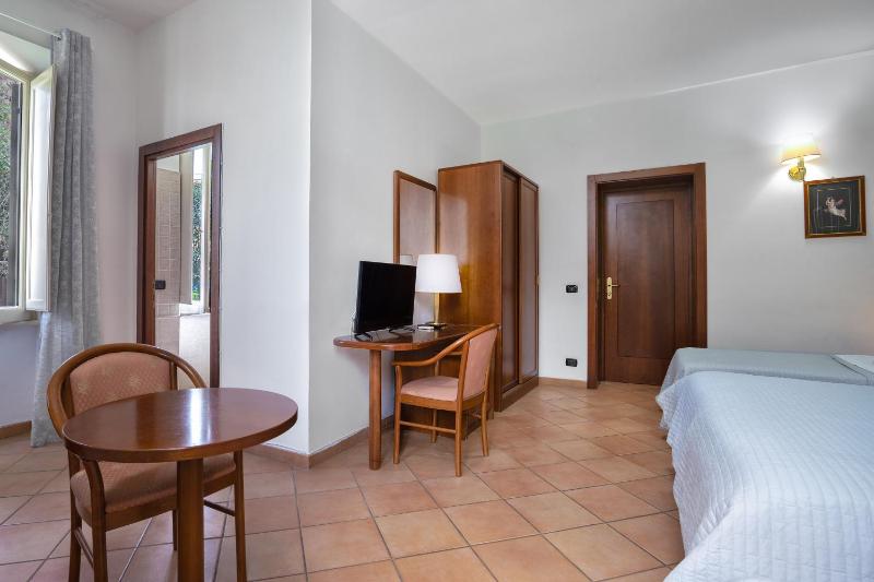 Quadruple Room image 2
