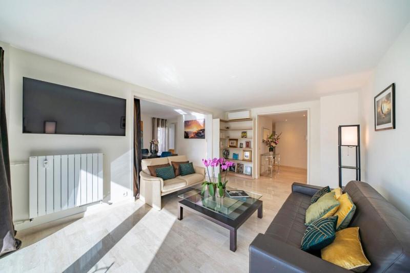 Wonderful 3 bedroom in the heart of Cannes - image 3
