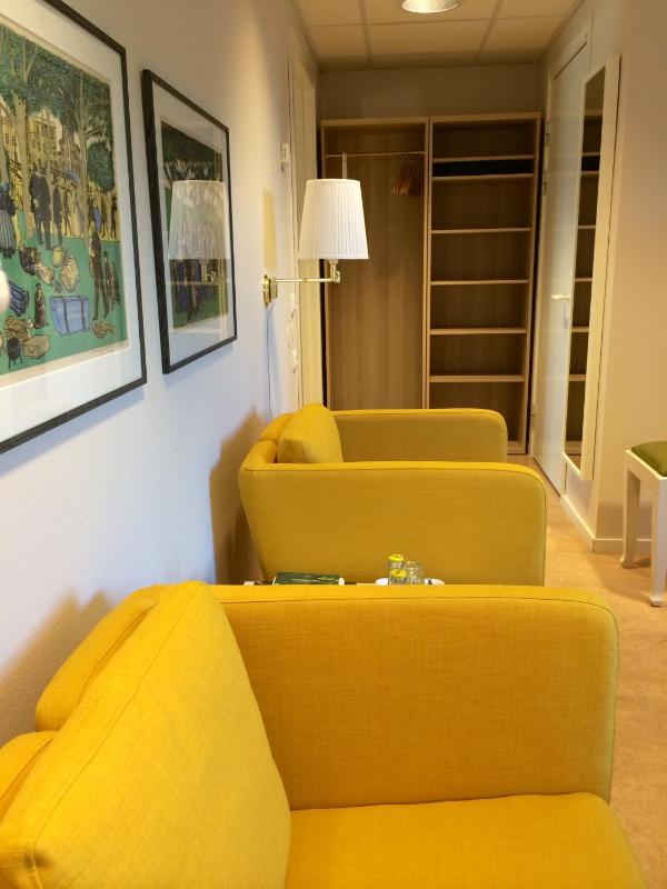 Twin Room image 3