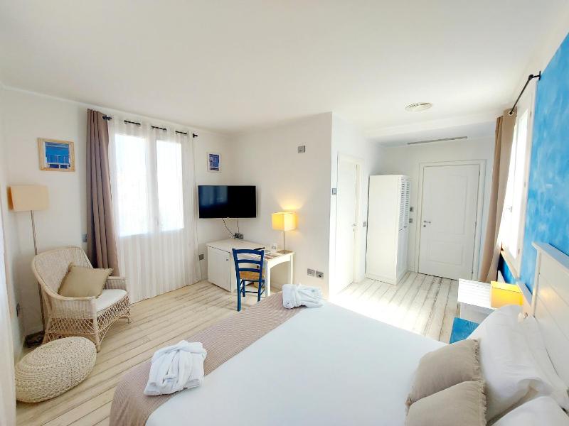 Superior Double Room with Terrace image 1