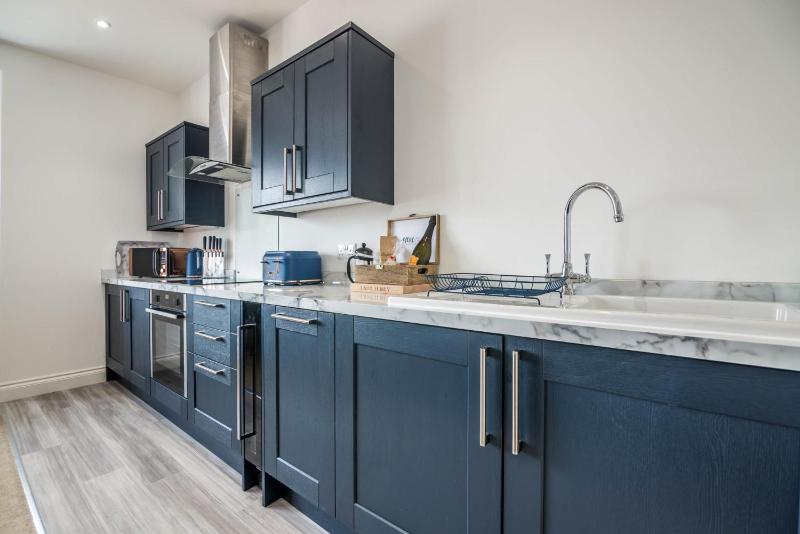 Lady Tenby - 2 Bedroom Apartment - Tenby (Windsor House) - image 2