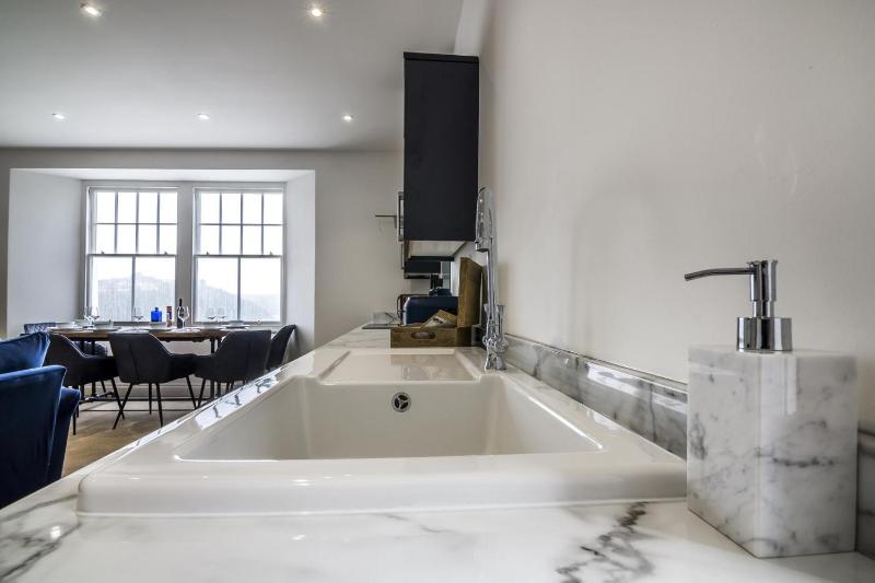 Lady Tenby - 2 Bedroom Apartment - Tenby (Windsor House) - image 13