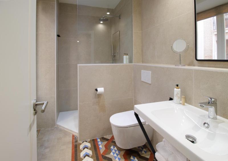 Double Room image 4
