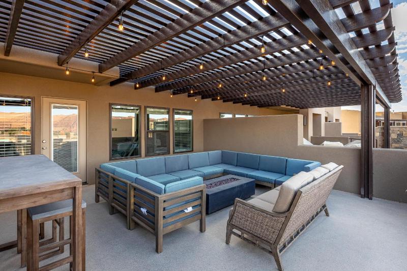 Four-Bedroom Holiday Home image 1