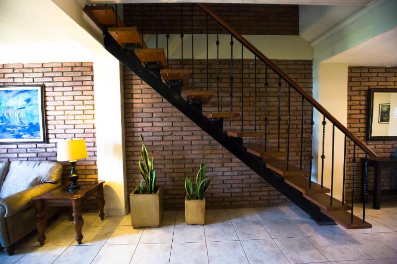 Los Altos Apartments & Studios - image 4
