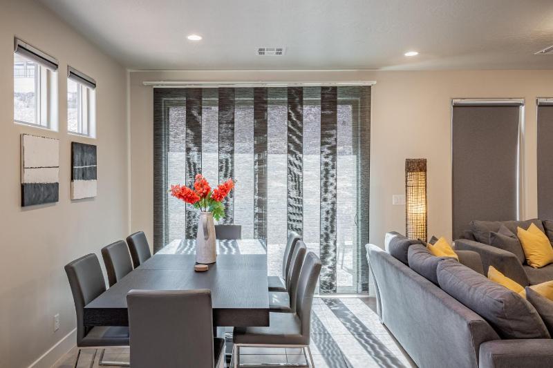 Four-Bedroom Apartment image 1